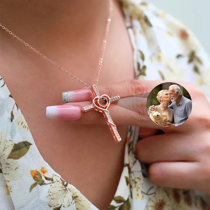 Estuche Rosa Eterna – Collar Cruz de Jesús con Foto Personalizada