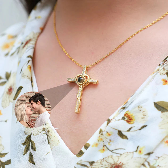 Estuche Rosa Eterna – Collar Cruz de Jesús con Foto Personalizada